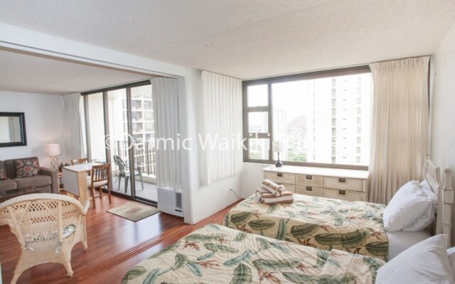 1-3303 Waikiki Banyan