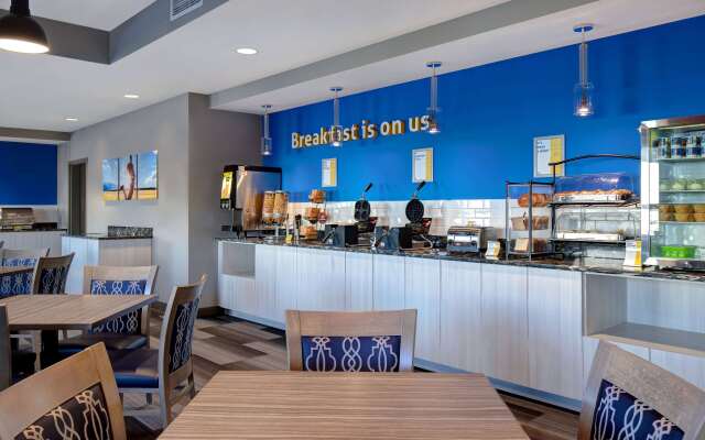 Days Inn & Suites by Wyndham Warman