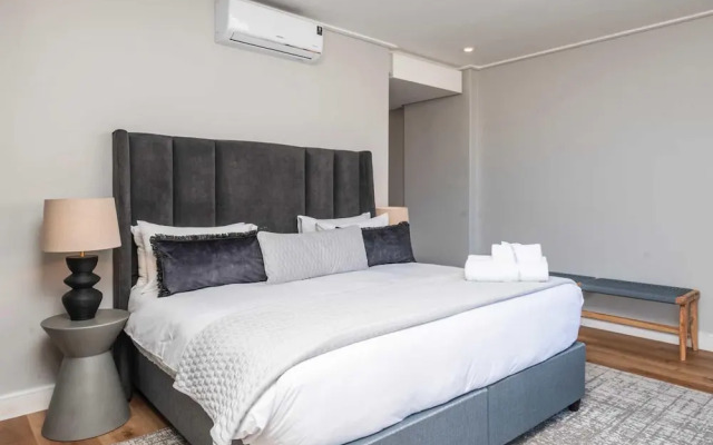 Modern Central Secure Cape Town 2bed Bantry Suite