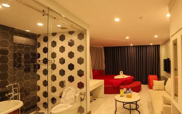 Golden Hotel 2