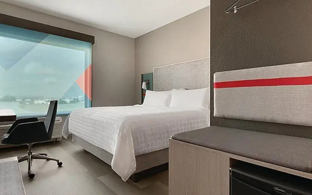 Holiday Inn Express Savannah - Gateway