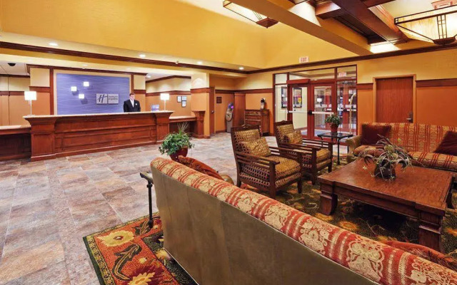 The Q Hotel And Suites