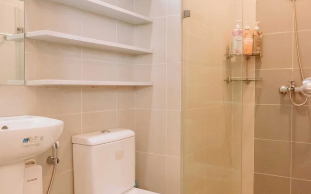 A Warm & Cozy City Studio