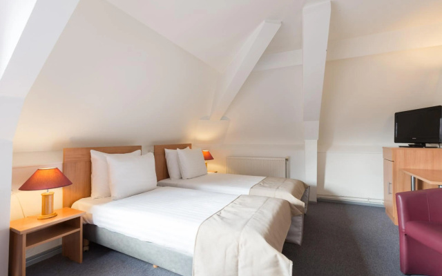 Rho Hotel - Image 3