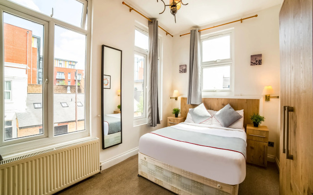 OYO TamTam Acton Hotel