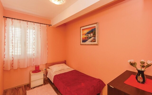 Nice Home in Kastel Luksic With Wifi and 6 Bedrooms