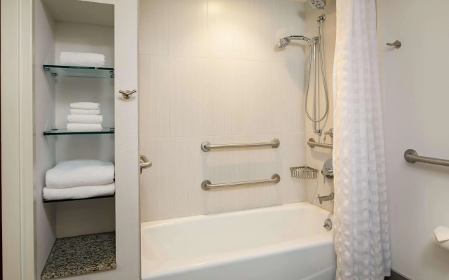 DoubleTree by Hilton Pittsburgh - Cranberry