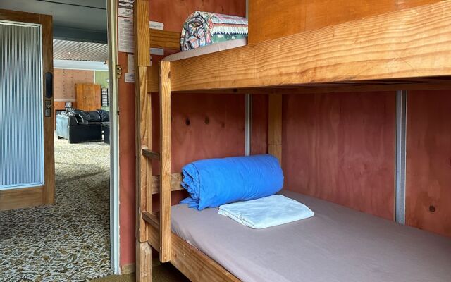 The Crossing Lodge and Backpackers