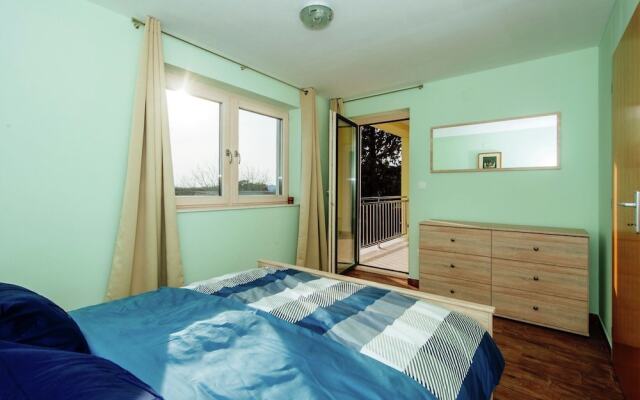 Spacious Holiday Home in Pakoštane near Sea