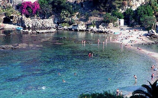 Cozy Studio Apartment Between Giardini Naxos and Taormina