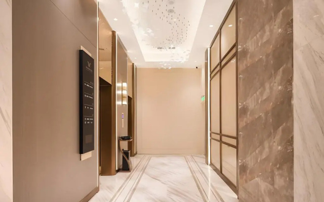 Vienna International Hotel (Luyi Passenger West Station)