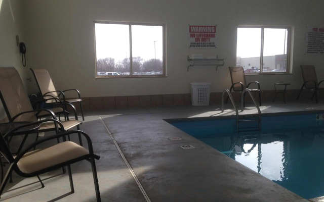 Edgewood Hotel & Suites