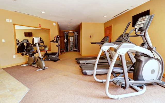 Amazing Condo Center Village Unit, Short Walk to American Eagle - PP310 by RedAwning