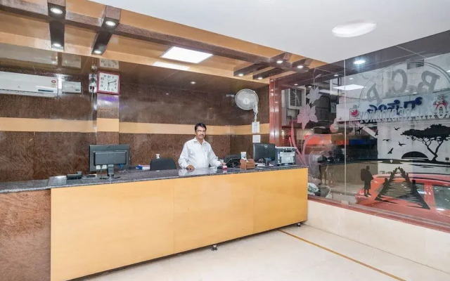 OYO 3974 Hotel Bcp Royal Residency