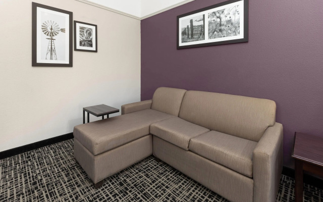 La Quinta Inn & Suites by Wyndham Brownwood