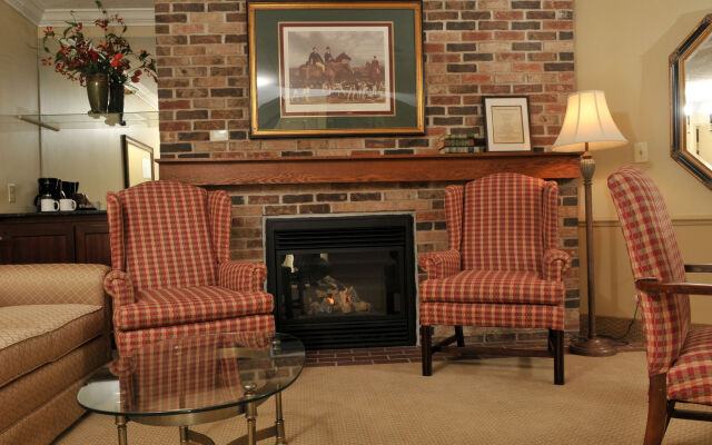 Best Western Plus White Bear Country Inn