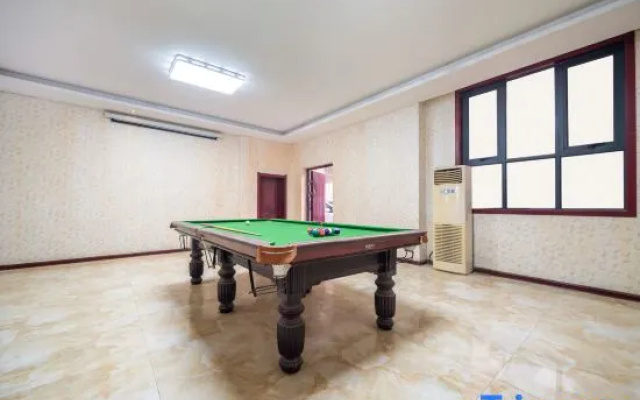 Yipai Chain Hotel (Qi County Bus Station) – Entertainment – Kaifeng