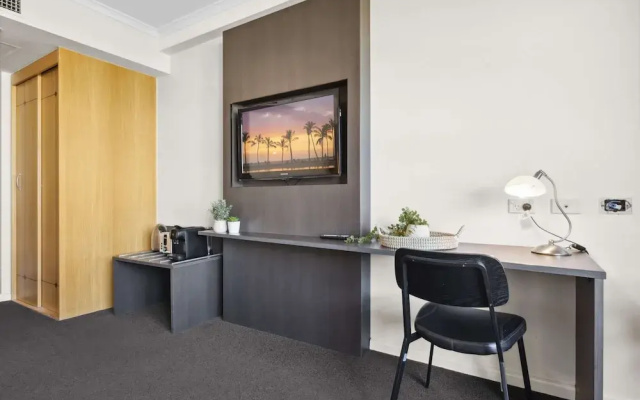 Bright Studio With Pool Access in Parramatta