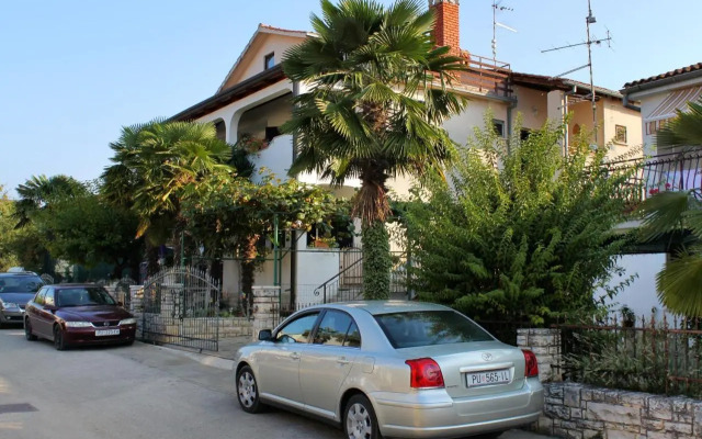 Apartments with a parking space Novigrad - 2536
