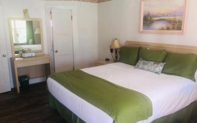 Silver Maple Inn and The Cain House Country Suites