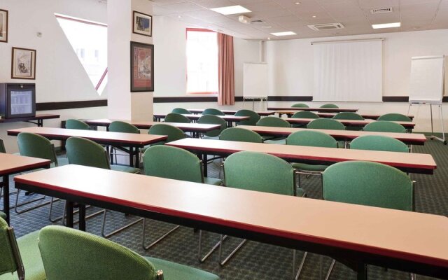 B&B HOTEL Amiens Centre Cathédrale