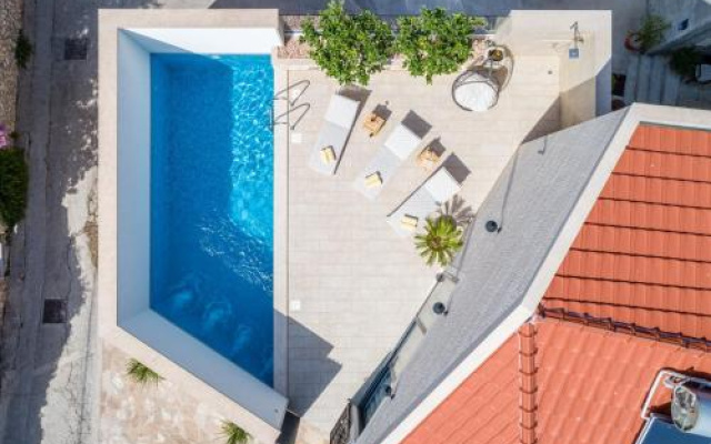 Villa Stone Pearl