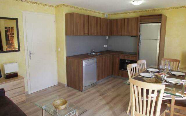 Family Apartment With Balcony 200 M. From The City Center