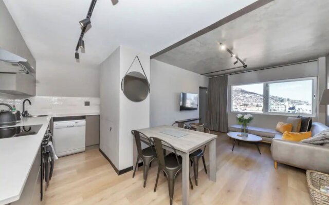 Chic & Sophisticated 1BD Apartment - Sea Point