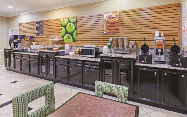 La Quinta Inn & Suites by Wyndham Pearland - Houston South