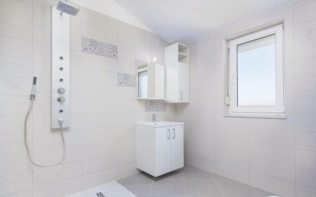 Beautiful Home in Pula With Wifi and 7 Bedrooms