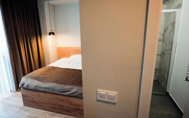 Fly & Stay At George'S