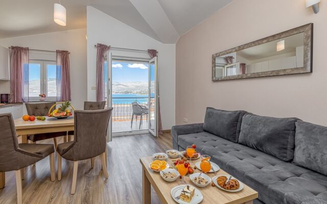 Seaview Apartment Mihaela