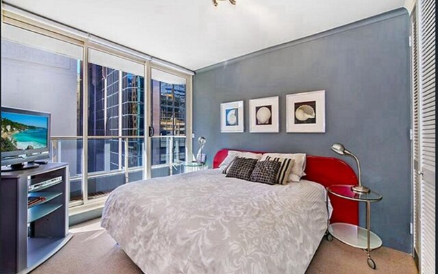 Sydney CBD 2 Bedroom Apartment with Balcony
