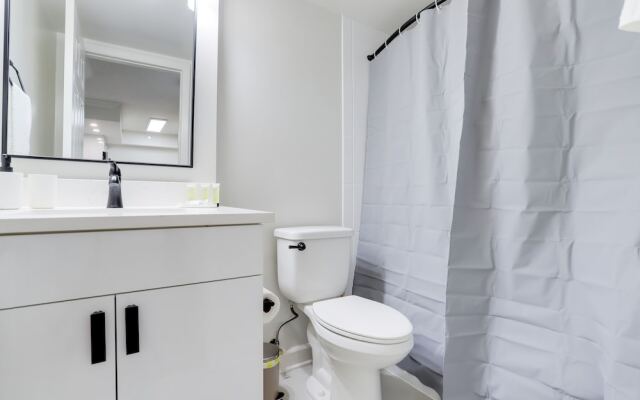 Modern & Charming Apt With Rooftop