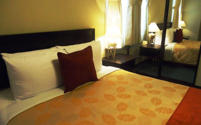 Leon De Oro Inn & Suites