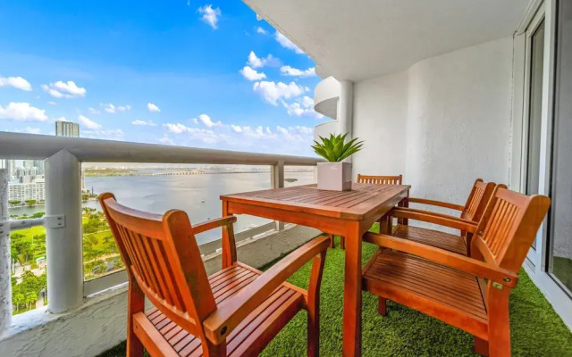 Serene and Modern Apartment Centrally Located