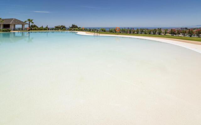 LAE23i- Apotel Estepona Hills by roomservices
