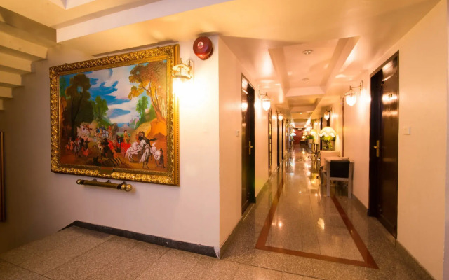 Diamond City Hotel