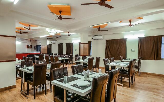 Collection O 24414 Hotel Naidu Grand Rooms