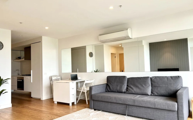 Readyset Apartment on Emerald
