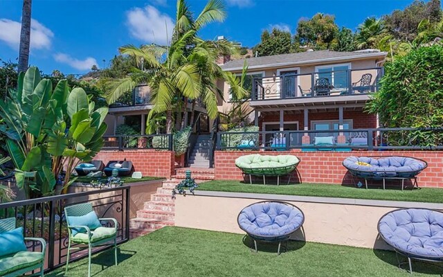 PCH 7 in Malibu With 3 Bedrooms and 2 Bathrooms