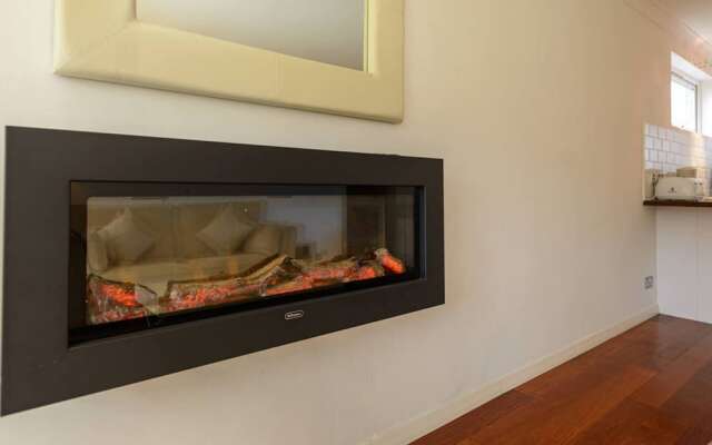 Corrin - Chic 1 Bedroom Apartment