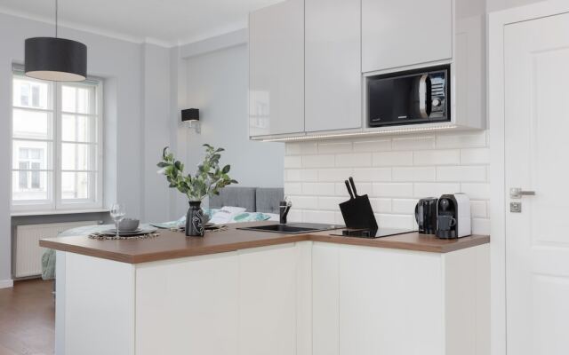 Chmielna 1/3 Studio #3 by Renters
