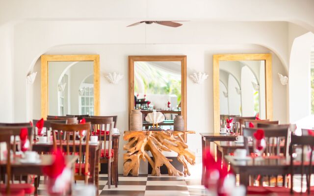 Coral Sands Inn & Cottages