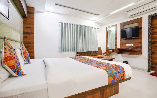 Fabhotel Ratna Palace