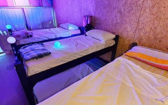 Candy House - Hostel