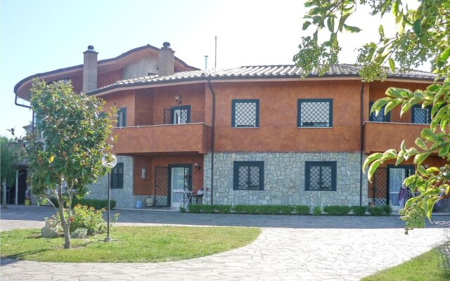 Nice Apartment in Castelnuovo di Porto With Outdoor Swimming Pool, Wifi and 2 Bedrooms