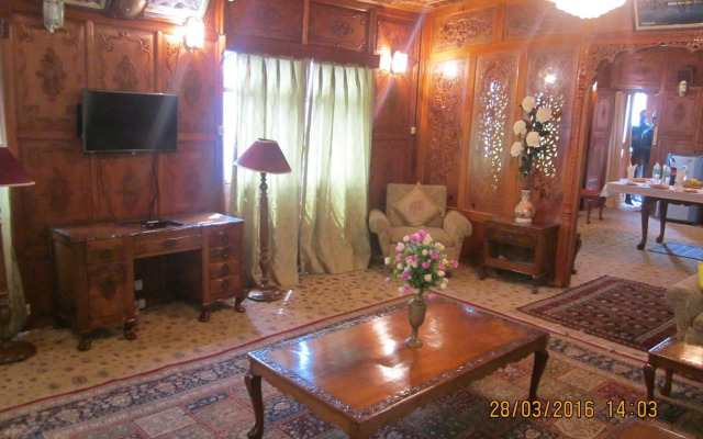 Zaffer Group of Houseboats