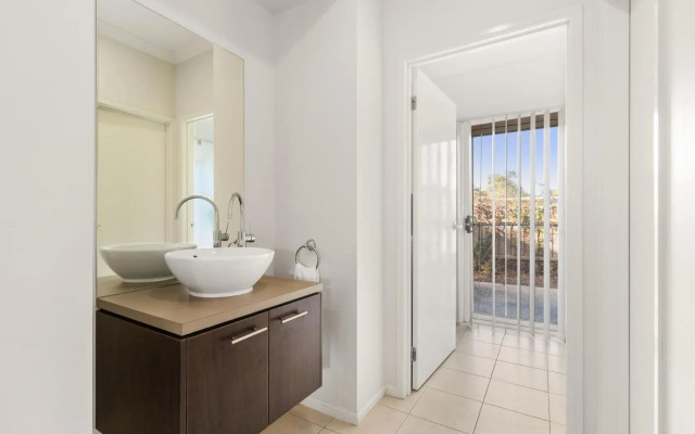 Modern Beachside 5 Bedrooms