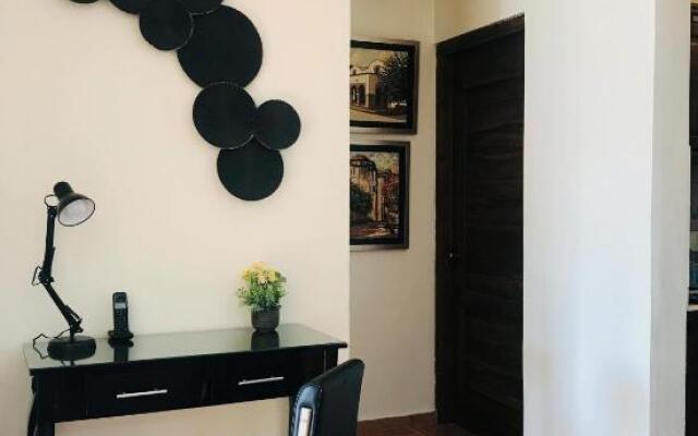 AMPLIO y bello apartamento-ZONA COLONIAL- wifi+balcon+2roons